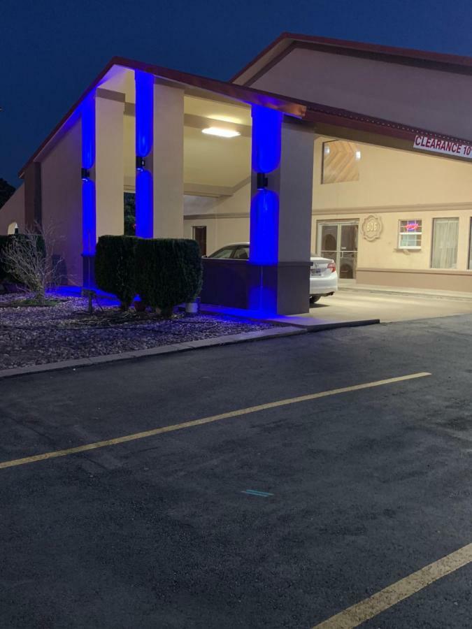 Motel Texan And *
